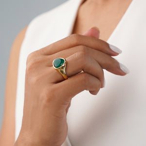 Green Onyx Trilion Ring - Gold