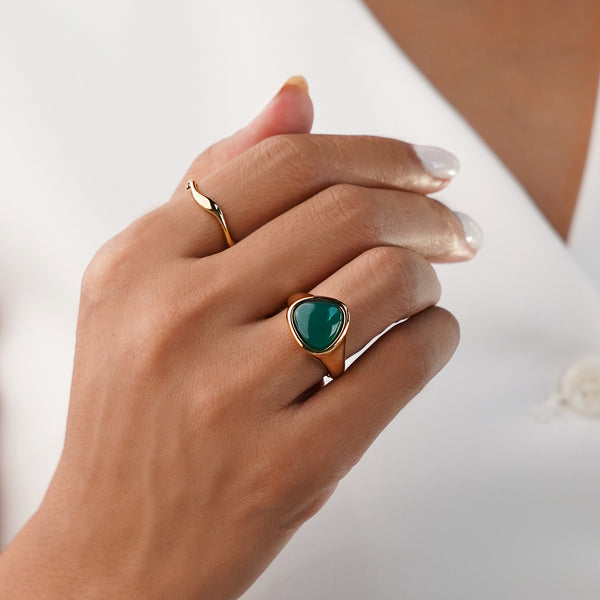 Green Onyx Trilion Ring - Gold