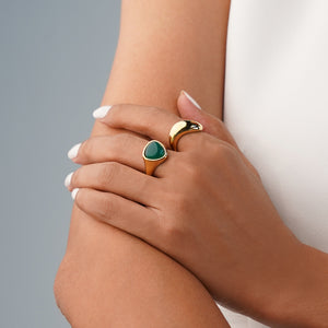 Green Onyx Trilion Ring - Gold