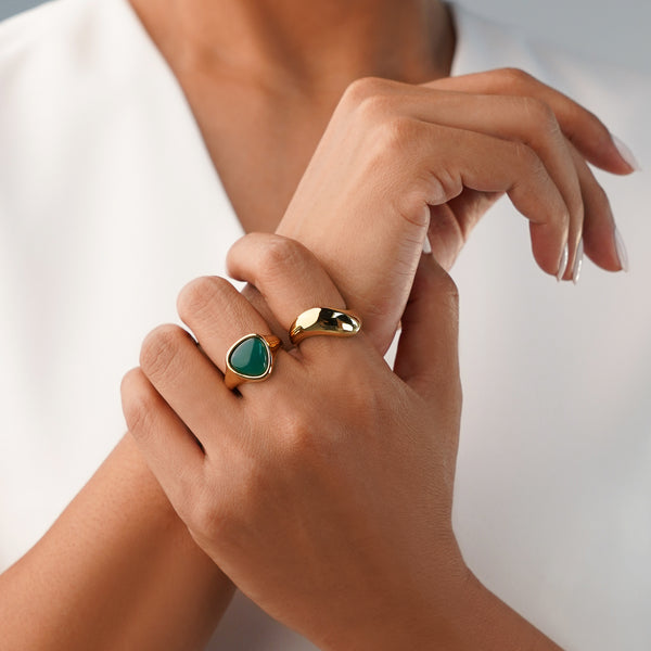 Green Onyx Trilion Ring - Gold