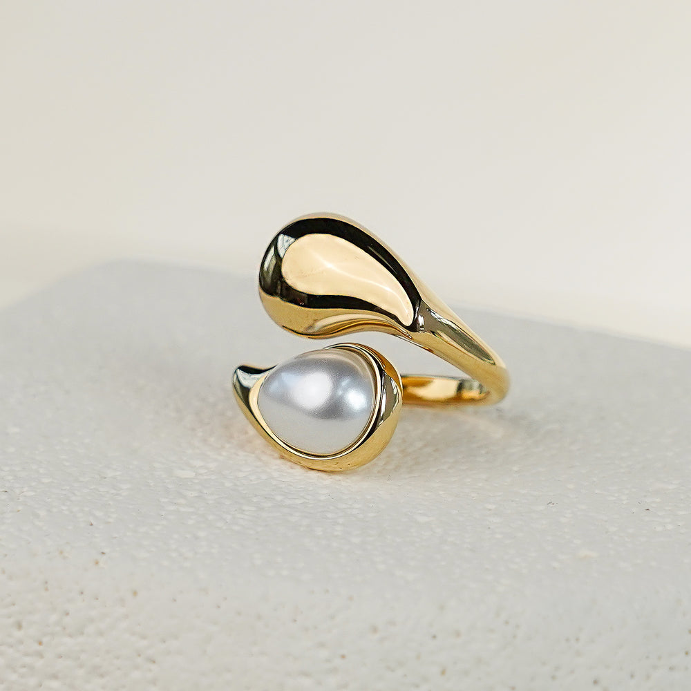 Solace Bold Pearl Ring