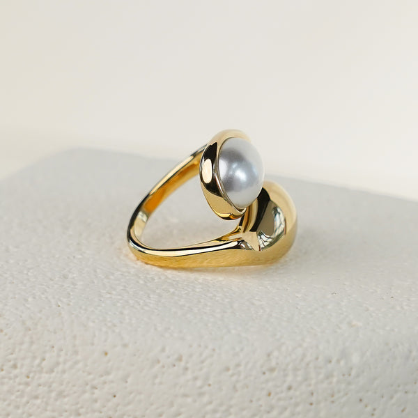 Solace Bold Pearl Ring