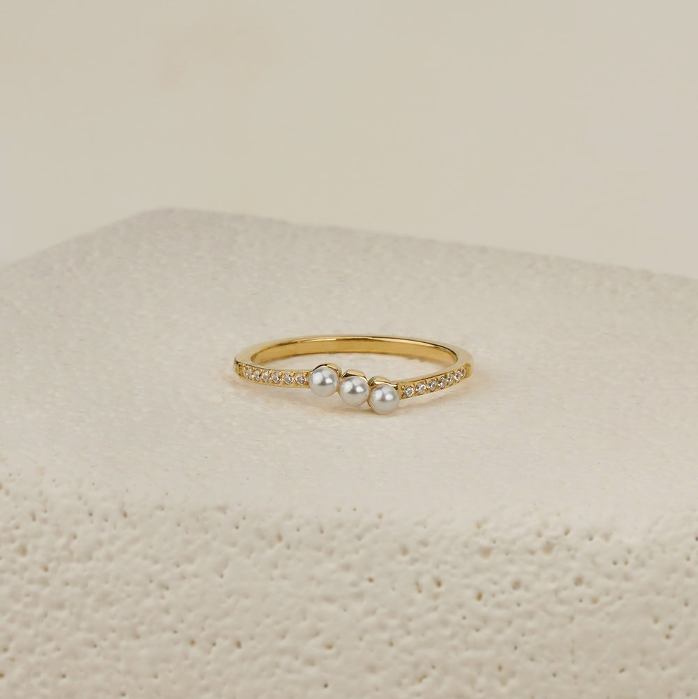 Orla Ring with Triple Pearls - Gold